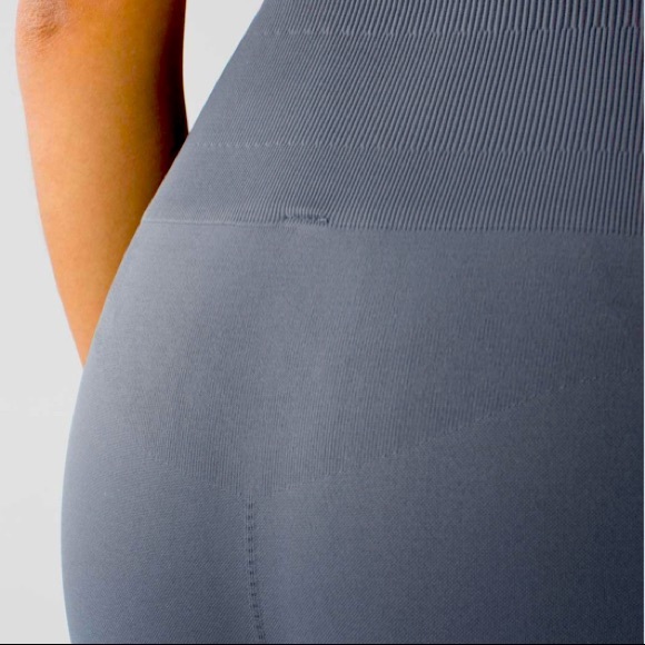 Lululemon Zone In Tight leggings  crop size 2 grey yoga - Picture 3 of 13
